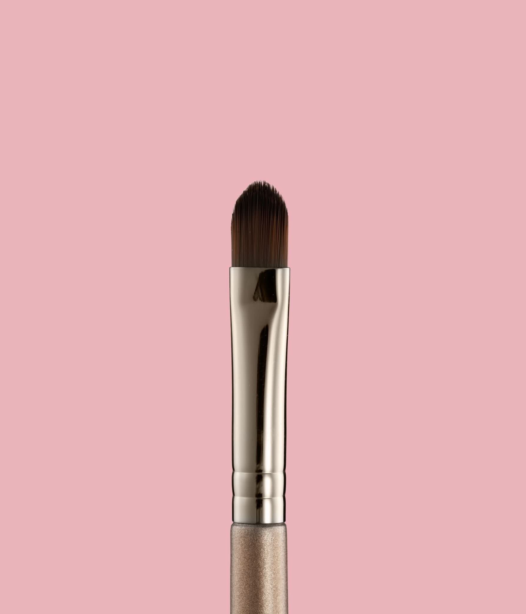 Eyebrow blending brush close up